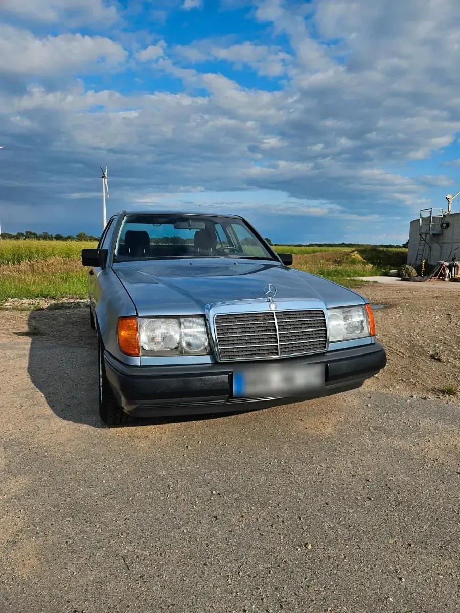 Gebraucht Mercedes 300 109 PS (80 kW) 1987 Blau Limousine