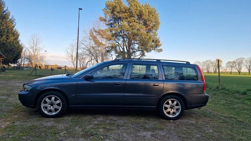 Używany Volvo V70 140 KM (102 kW) 2004 Czarny Kombi
