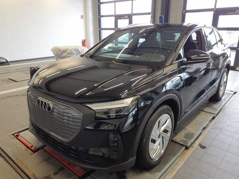 Gebraucht Audi Q4 e-tron Ambiente 194 kW (265 PS) 2023 Mythosschwarz metallic SUV