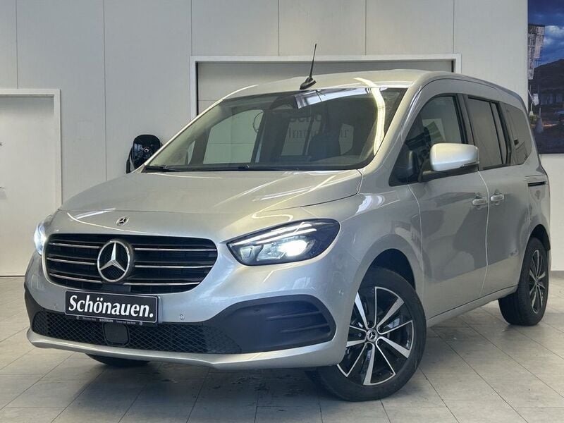 Silber Gebraucht 2024 Mercedes T180 Edition Van / Kleinbus | 32.280 € (Teuer) - Bild 1/4