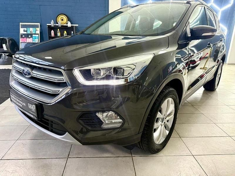 Gebraucht Ford Kuga Titanium 175 PS (128 kW) 2019 Braun SUV