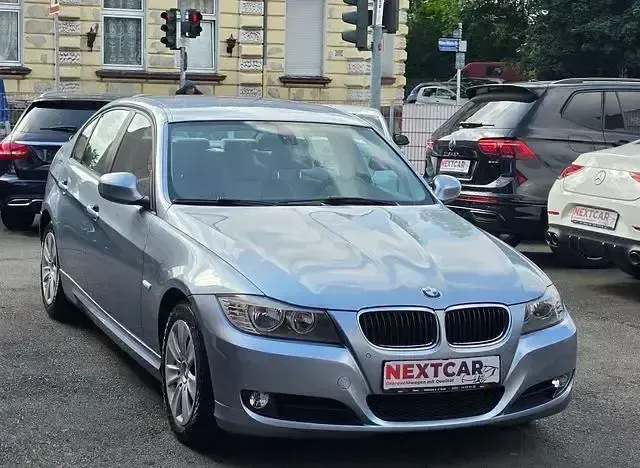 Gebraucht BMW 320 Comfort Edition 170 PS (125 kW) 2009 Blau Limousine
