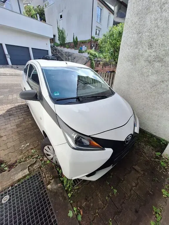 Gebraucht Toyota Aygo 69 PS (50 kW) 2016 Weiß Kleinwagen