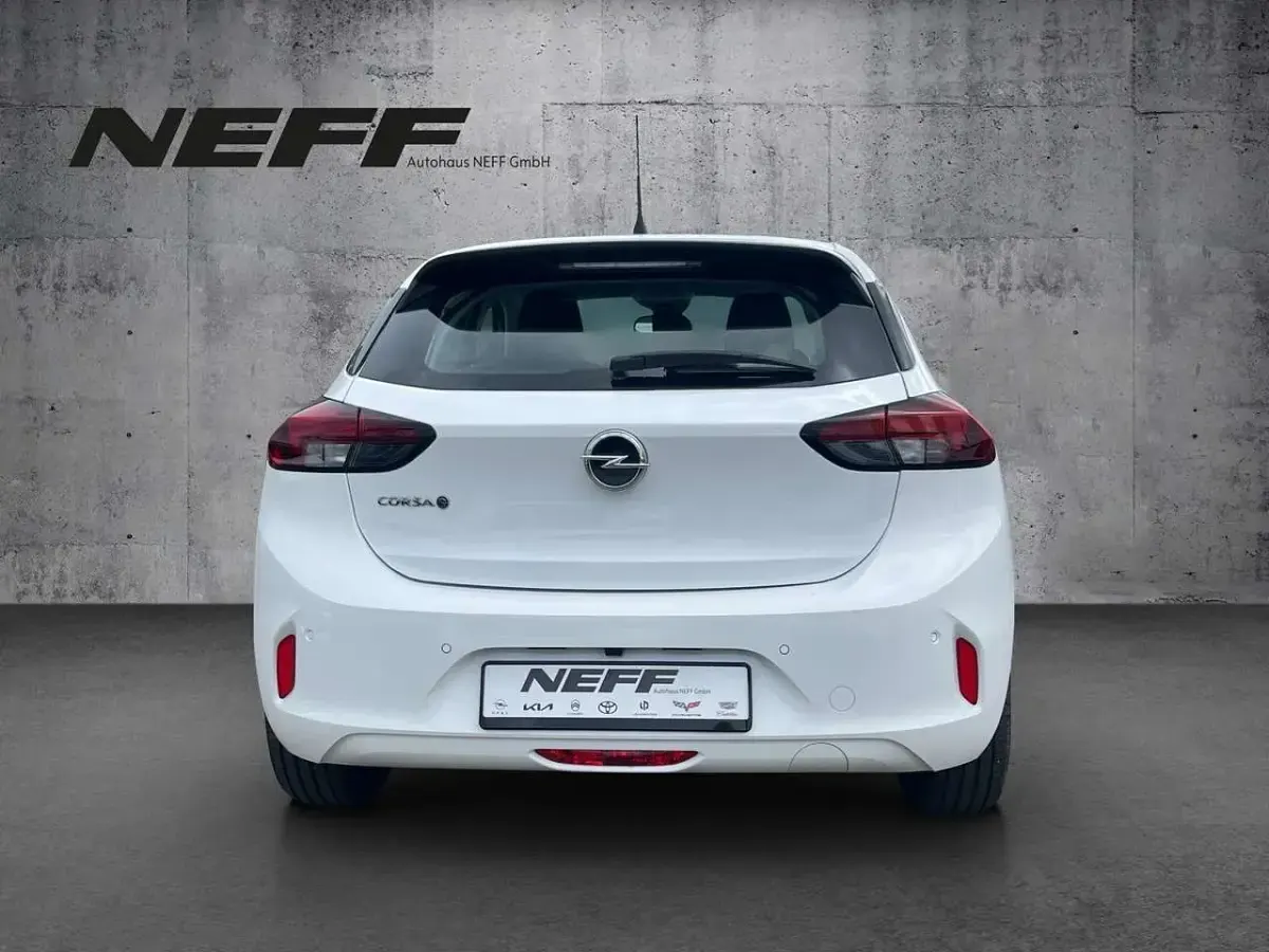Gebraucht Opel Corsa-e Edition 100 kW (136 PS) 2023 Arktis weiss Kleinwagen