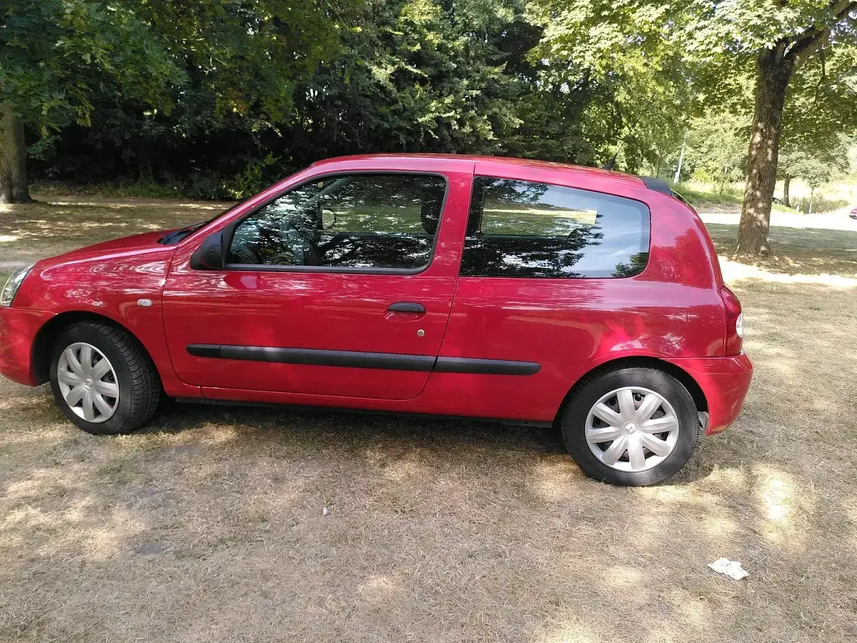 Gebraucht Renault Clio 75 PS (55 kW) 2009 Rot Kleinwagen