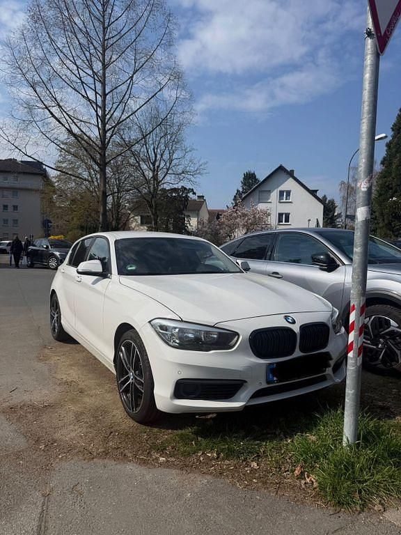 Gebraucht BMW 120 Advantage 190 PS (139 kW) 2015 Weiß Kleinwagen