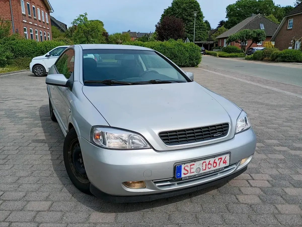 Gebraucht Opel Astra 116 PS (85 kW) 2001 Silber Coupé