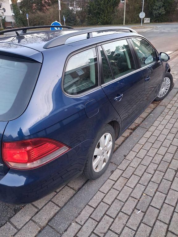 Gebraucht VW Golf VI Comfortline 105 PS (77 kW) 2010 Blau Kleinwagen