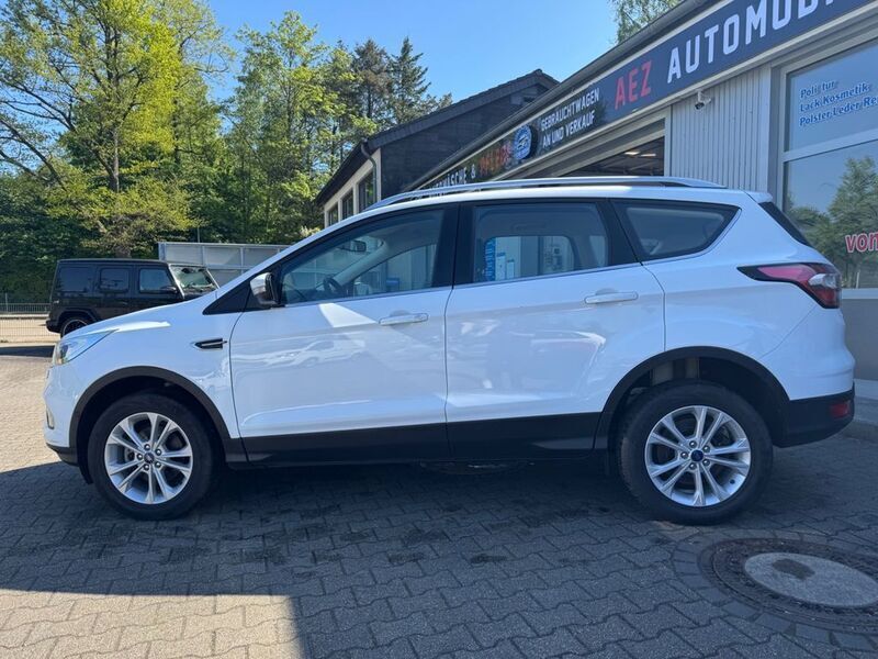 Gebraucht Ford Kuga Titanium 150 PS (110 kW) 2020 Weiß SUV