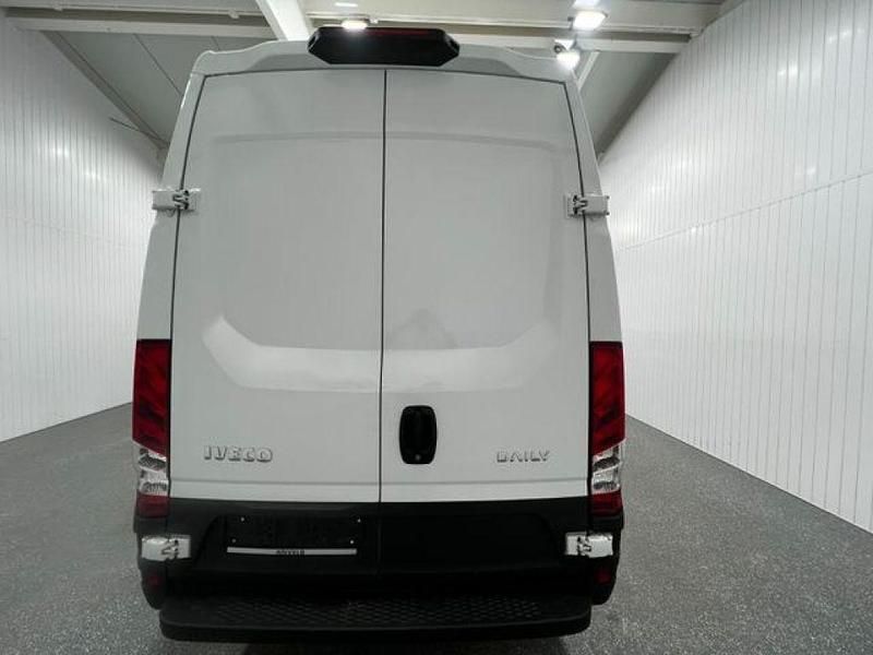 Gebraucht Iveco Daily 156 PS (114 kW) 2023 Weiß Van