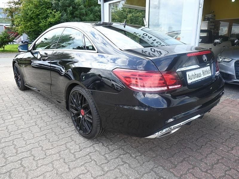 Gebraucht Mercedes E200 AMG line 184 PS (135 kW) 2016 Obsidianschwarzmet. Coupé