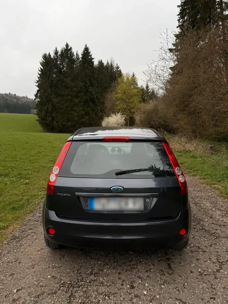 Gebraucht Ford Fiesta 70 PS (51 kW) 2007 Grau Kleinwagen