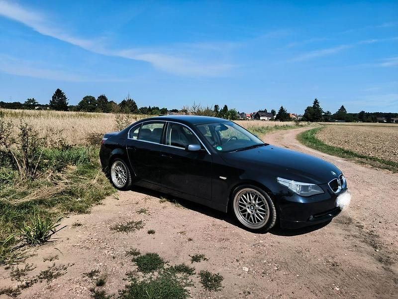 Blau Gebraucht 2004 BMW 530 Limousine | 9.900 € (Teuer) - Bild 1/4