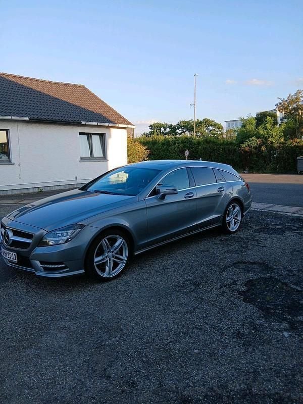 Grau Gebraucht 2012 Mercedes CLS350 AMG Kombi | 16.000 € (Superpreis) - Bild 1/4