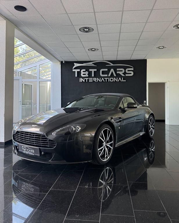 Grau Gebraucht 2013 Aston Martin V8 Vantage Coupé | 76.500 € (Fairer Preis) - Bild 1/4