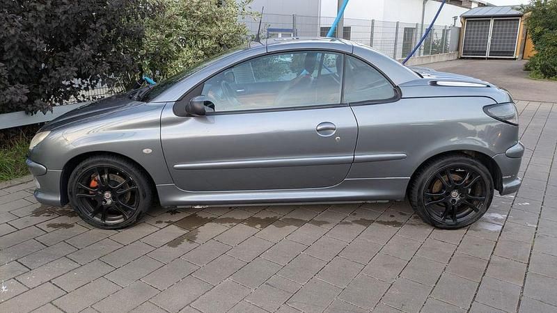 Silber Gebraucht 2004 Peugeot 206 CC Cabrio | 1.990 € (Etwas zu teuer) - Bild 1/4