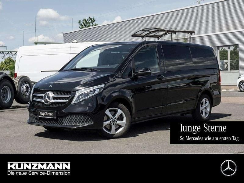 Obsidianschwarz metallic Gebraucht 2022 Mercedes V220 Edition Van / Kleinbus | 39.440 € (Guter Preis) - Bild 1/4