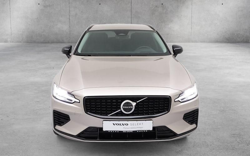 Gebraucht Volvo V60 Plus 350 PS (257 kW) 2025 Beige Kombi
