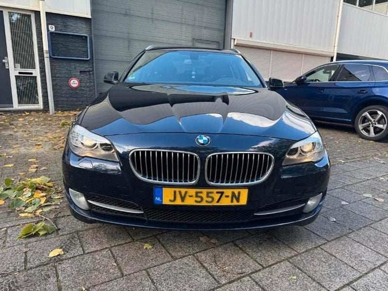 Schwarz Gebraucht 2013 BMW 520 Exclusive Kombi | 8.999 € (Superpreis) - Bild 1/4