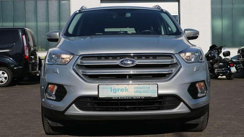 Gebraucht Ford Kuga Trend 120 PS (88 kW) 2019 Silber SUV