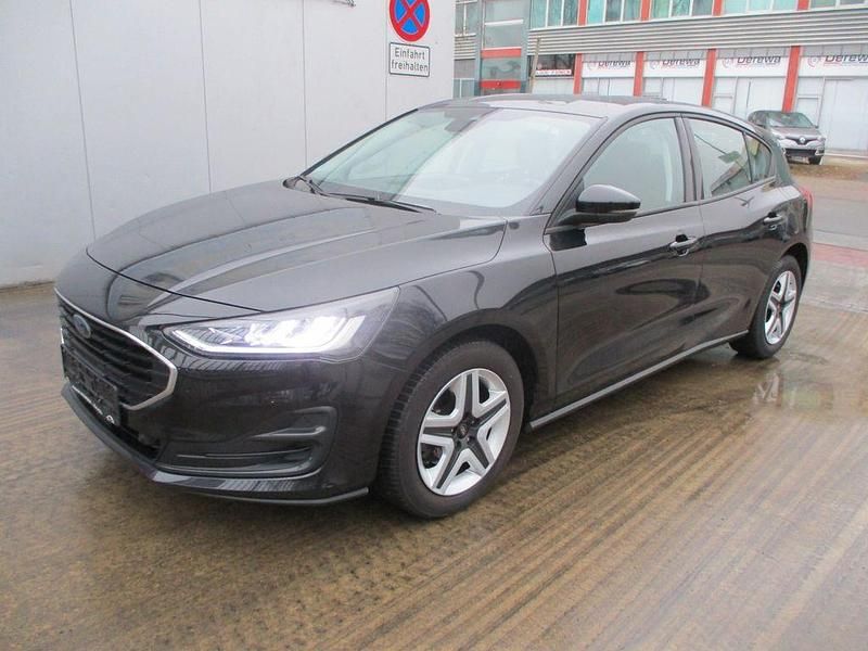 Schwarz Gebraucht 2022 Ford Focus Cool & Connect Limousine | 13.970 € (Superpreis) - Bild 1/4