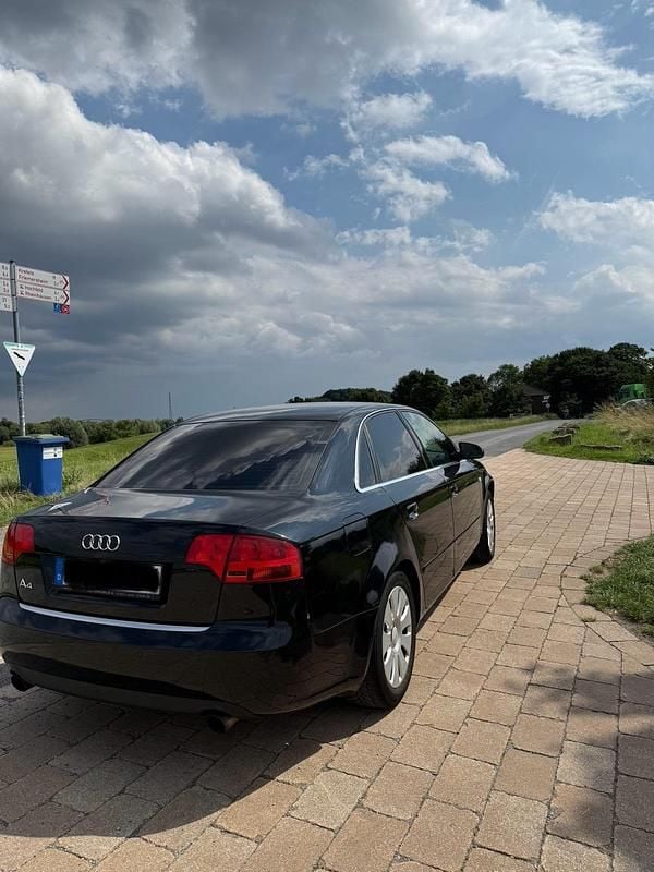 Schwarz Gebraucht 2006 Audi A4 Limousine | 2.200 € (Superpreis) - Bild 1/4