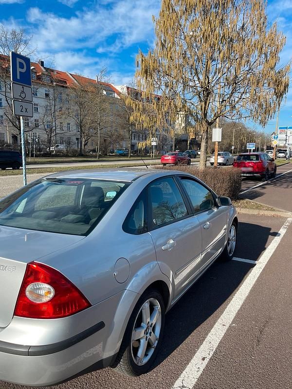 Gebraucht Ford Focus 115 PS (84 kW) 2005 Silber Limousine