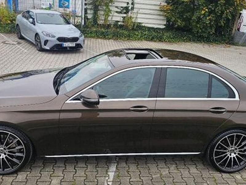 Gebraucht Mercedes E350 Avantgarde 258 PS (189 kW) 2017 Braun Limousine