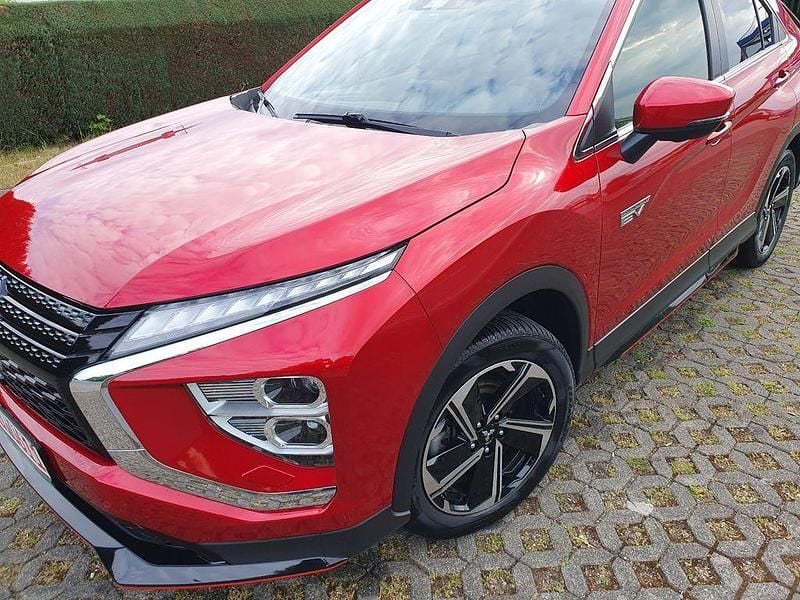 Rot Gebraucht 2021 Mitsubishi Eclipse Cross Intro Edition SUV | 17.900 € (Fairer Preis) - Bild 1/4