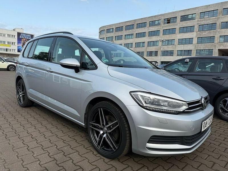 Reflexsilber metallic Gebraucht 2019 VW Touran Comfortline Van / Kleinbus | 16.999 € (Fairer Preis) - Bild 1/4
