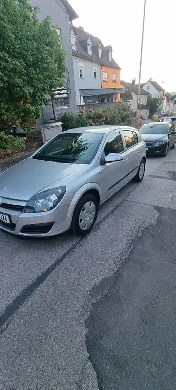 Gebraucht Opel Astra 116 PS (85 kW) 2007 Silber Limousine