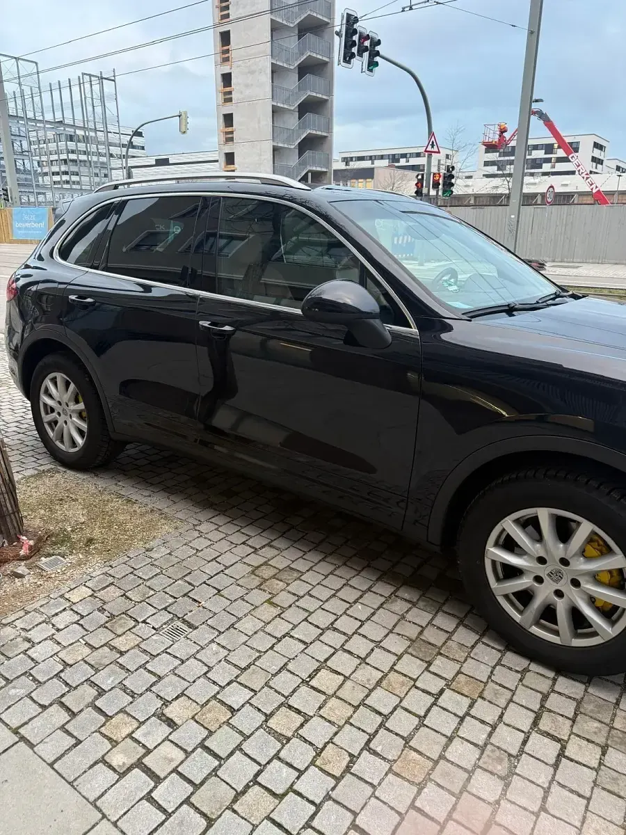 Second-hand Porsche Cayenne 250 CP (183 kW) 2011 Negru SUV