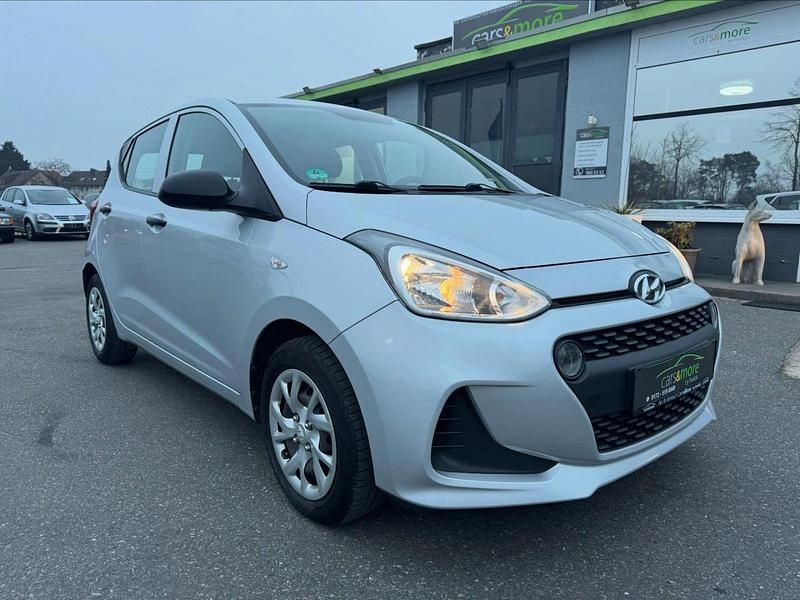 Sleek silver / met Gebraucht 2017 Hyundai i10 Classic Kleinwagen | 4.999 € (Fairer Preis) - Bild 1/4