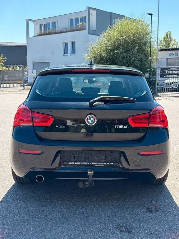 Gebraucht BMW 118 Advantage 150 PS (110 kW) 2018 Schwarz Limousine
