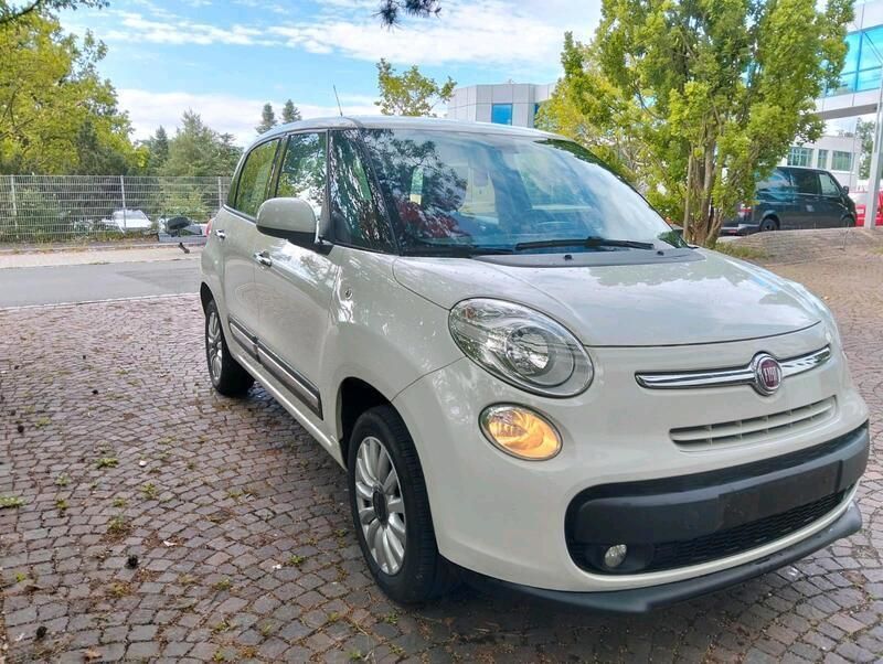 Weiß Gebraucht 2016 Fiat 500L Van / Kleinbus | 6.499 € (Guter Preis) - Bild 1/4