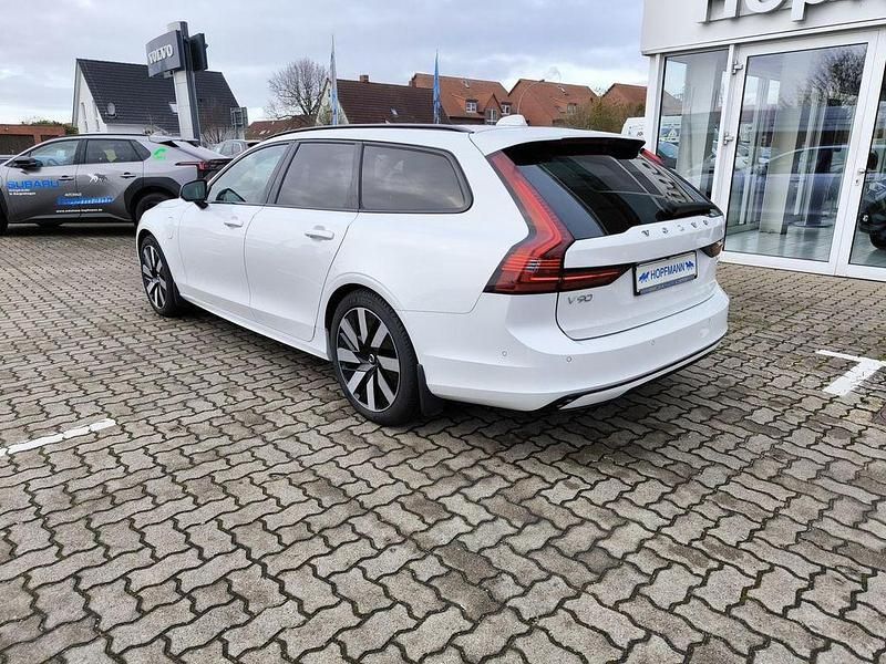 Gebraucht Volvo V90 Plus 257 PS (189 kW) 2024 Crystal white / metallic Kombi