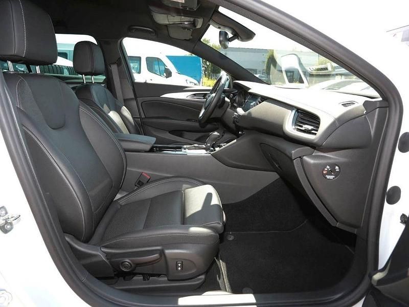 Gebraucht Opel Insignia 174 PS (127 kW) 2021 Weiß Limousine