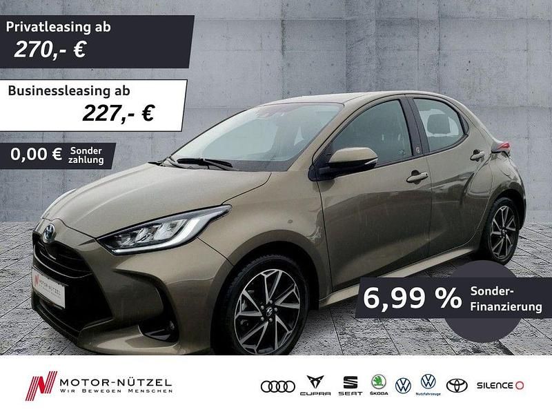 Braun Gebraucht 2023 Toyota Yaris Hybrid Team Kleinwagen | 18.950 € (Guter Preis) - Bild 1/4