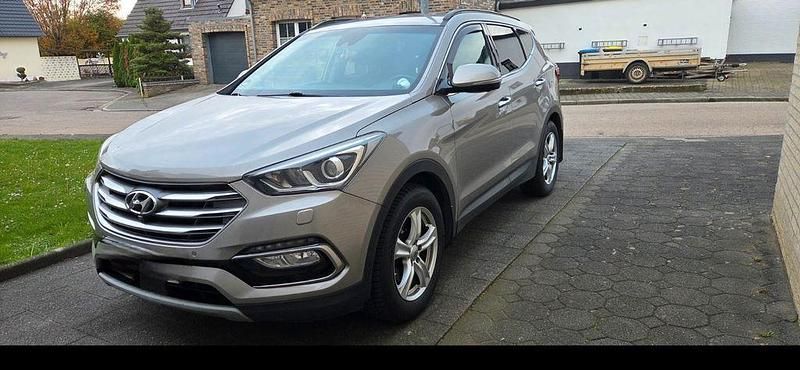 Beige Gebraucht 2017 Hyundai Santa Fe Premium SUV | 14.800 € (Fairer Preis) - Bild 1/4