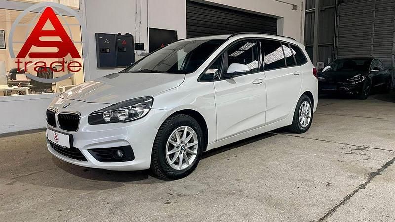 Weiß Gebraucht 2015 BMW 218 Gran Tourer Van / Kleinbus | 7.800 € (Guter Preis) - Bild 1/4