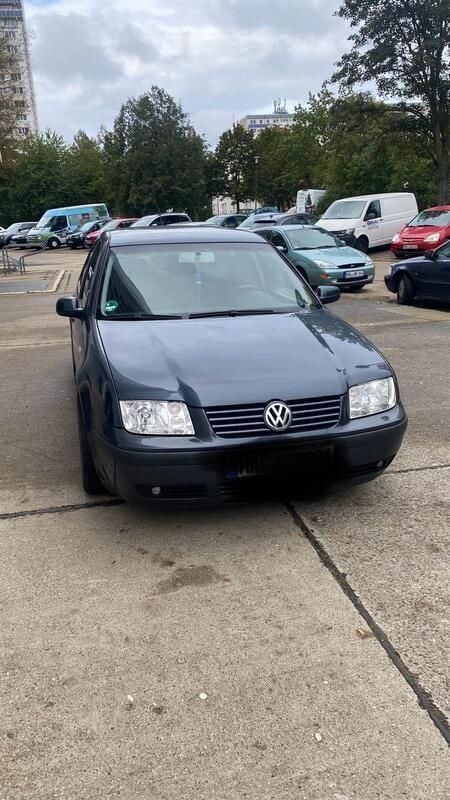 Grau Gebraucht 2003 VW Bora Limousine | 1.000 € (Guter Preis) - Bild 1/4