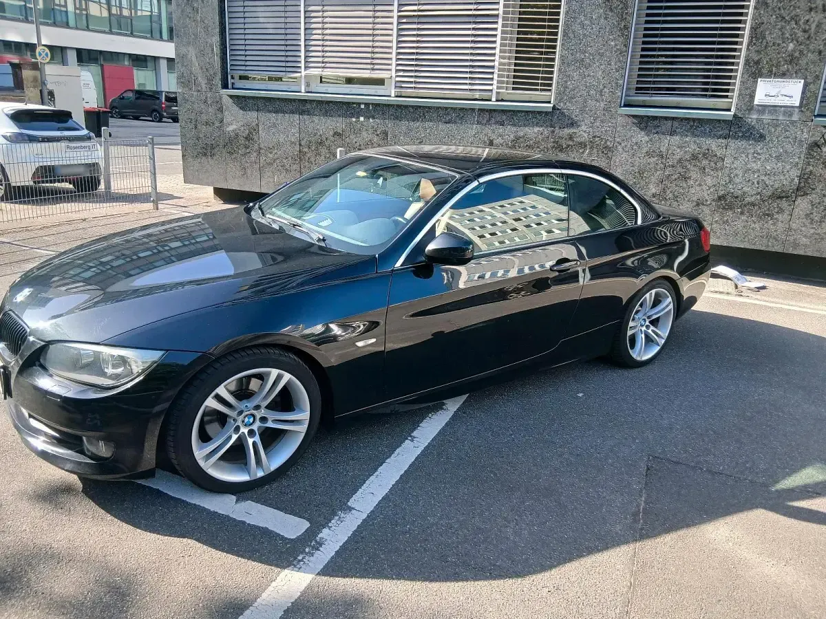 Gebraucht BMW 320 Cabriolet 184 PS (135 kW) 2011 Schwarz Cabrio