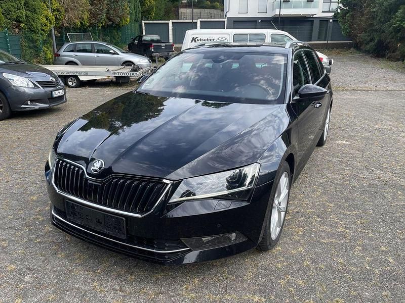 Schwarz Gebraucht 2017 Skoda Superb Ambition Kombi | 20.500 € (Teuer) - Bild 1/4