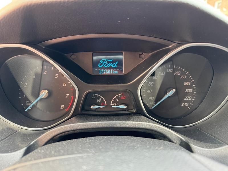 Silber Gebraucht 2014 Ford Focus Kombi | 2.950 € (Superpreis) - Bild 1/4