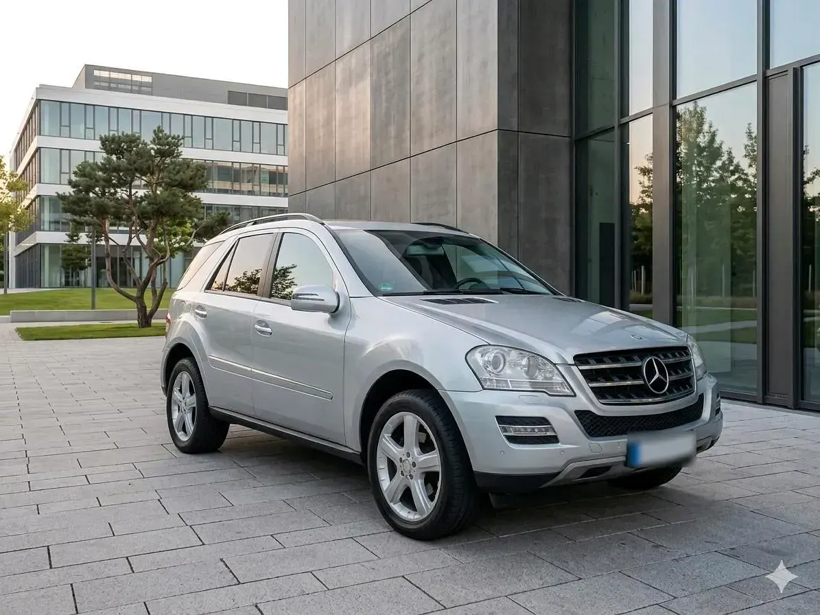 Gebraucht Mercedes ML350 231 PS (169 kW) 2010 Silber SUV