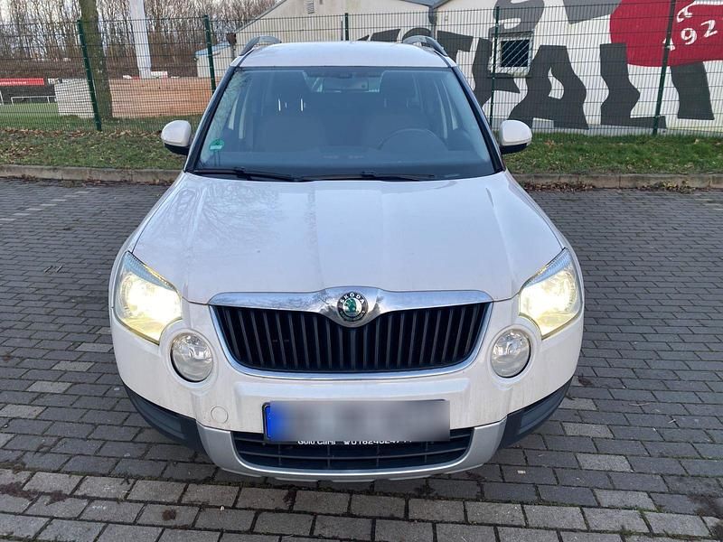 Weiß Gebraucht 2012 Skoda Yeti Active SUV | 3.999 € (Superpreis) - Bild 1/4