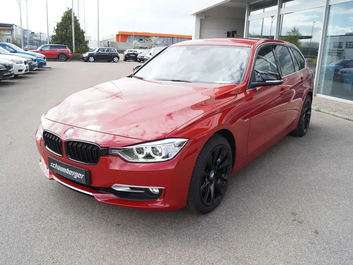 Gebraucht BMW 325 218 PS (160 kW) 2013 Rot Limousine