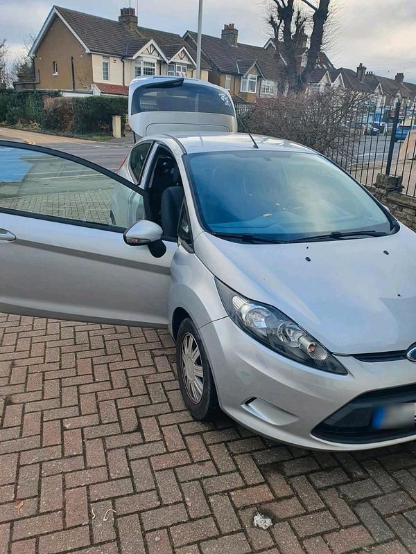 Gebraucht Ford Fiesta 2009 Silber Kleinwagen