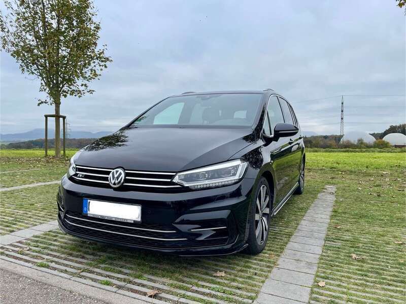 Schwarz Gebraucht 2018 VW Touran Highline Van / Kleinbus | 19.450 € (Fairer Preis) - Bild 1/4