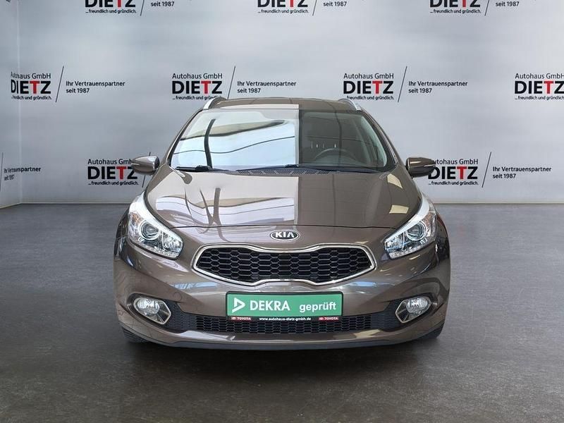 Gebraucht Kia Ceed Sportswagon Vision 99 PS (72 kW) 2013 Sandbeige Kombi